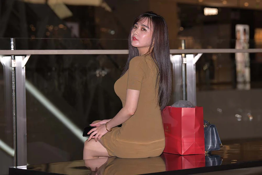 精选街拍作品 NO.0058 前凸后翘紧身裙模拍美女原图 街拍-第2张