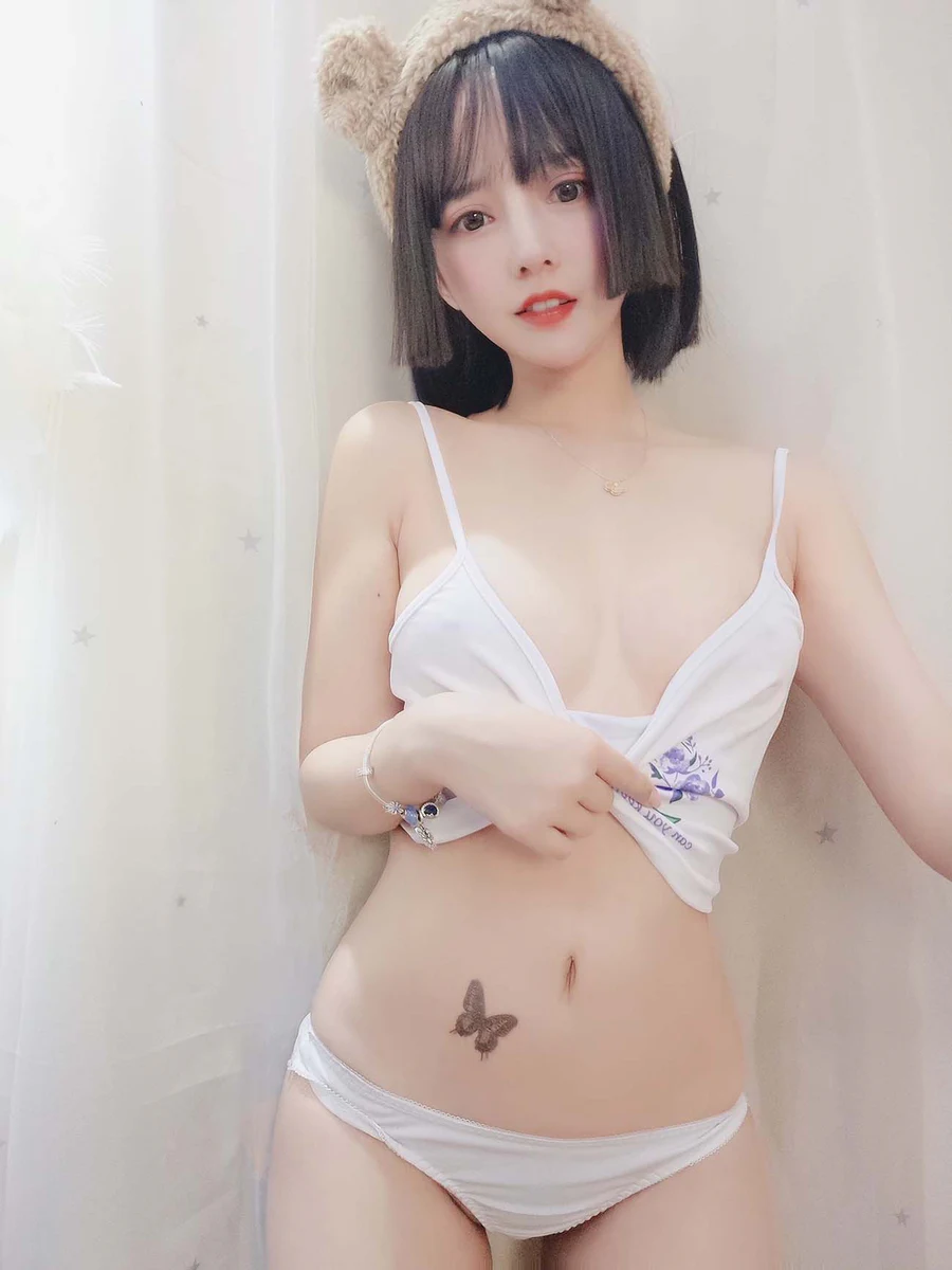 过期米线线喵 – 白色吊带 Cosplay-第1张