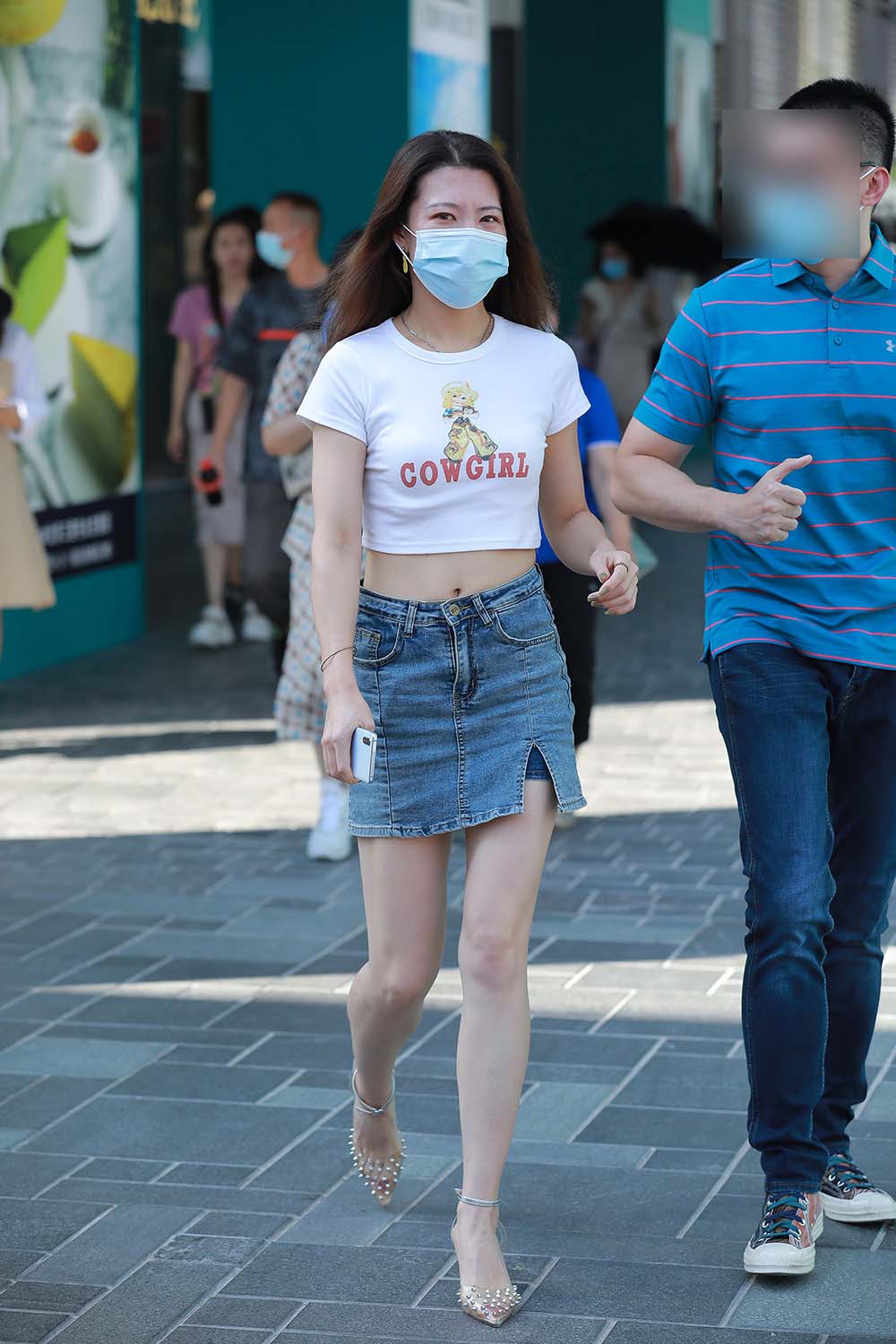 精选街拍作品 NO.0679 四九城嘎子街拍作品 – 白嫩美腿少妇 街拍-第1张