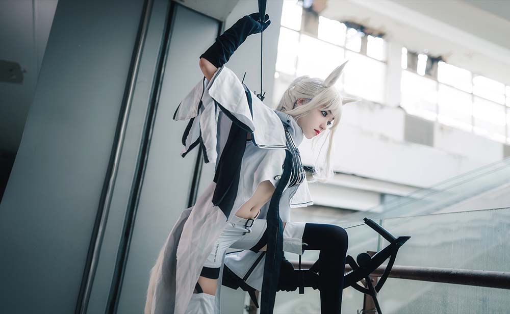 南桃Momoko – 白金常服 Cosplay-第2张