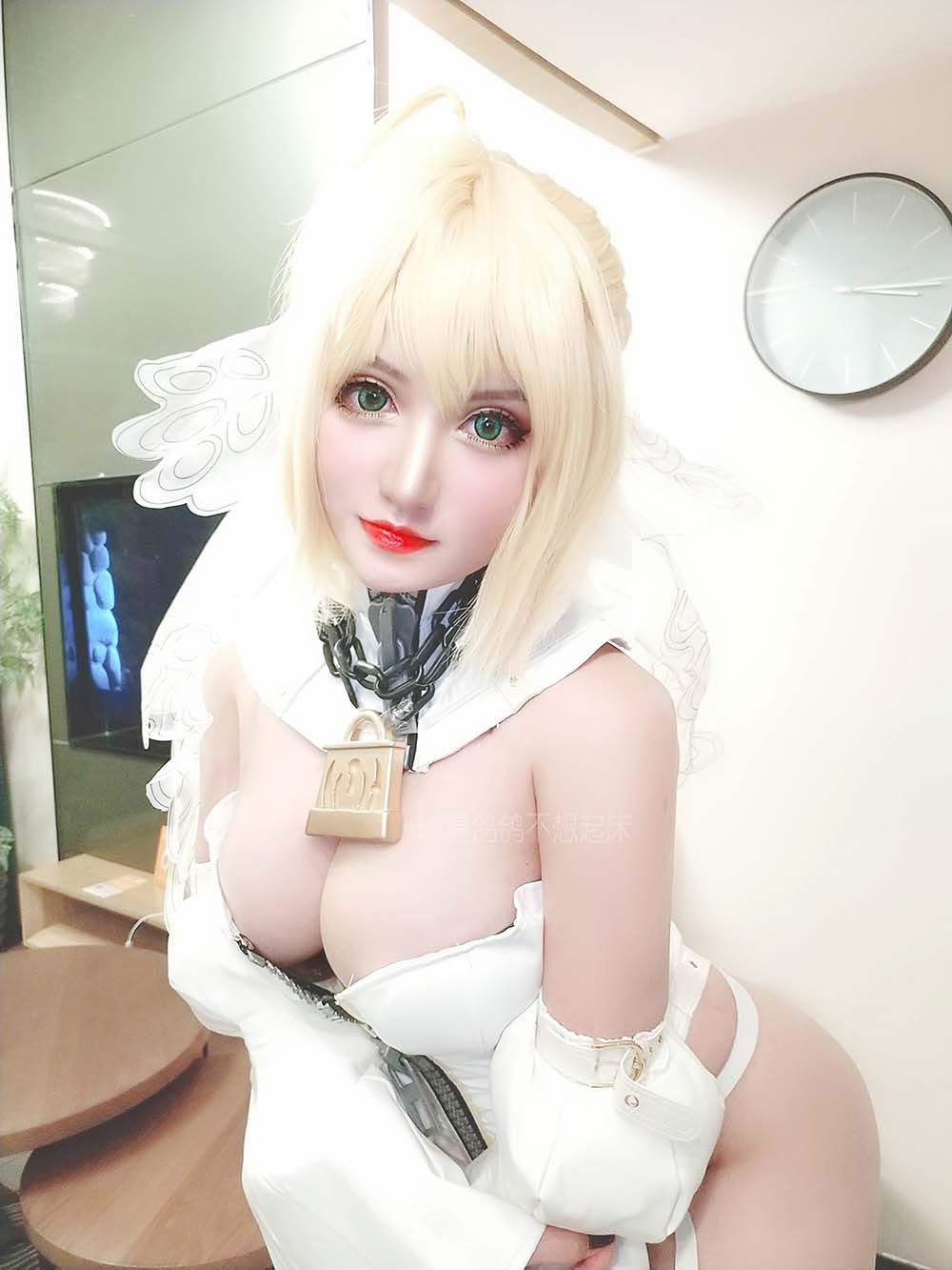 夏鸽鸽不想起床 – 尼禄花嫁 Cosplay-第1张
