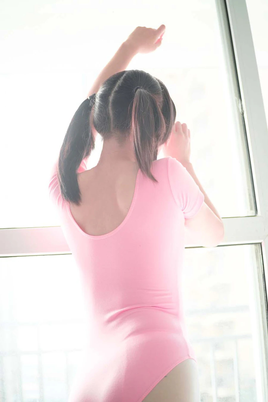 阿诺不是施瓦辛戈 – 粉色练功服 Cosplay-第2张