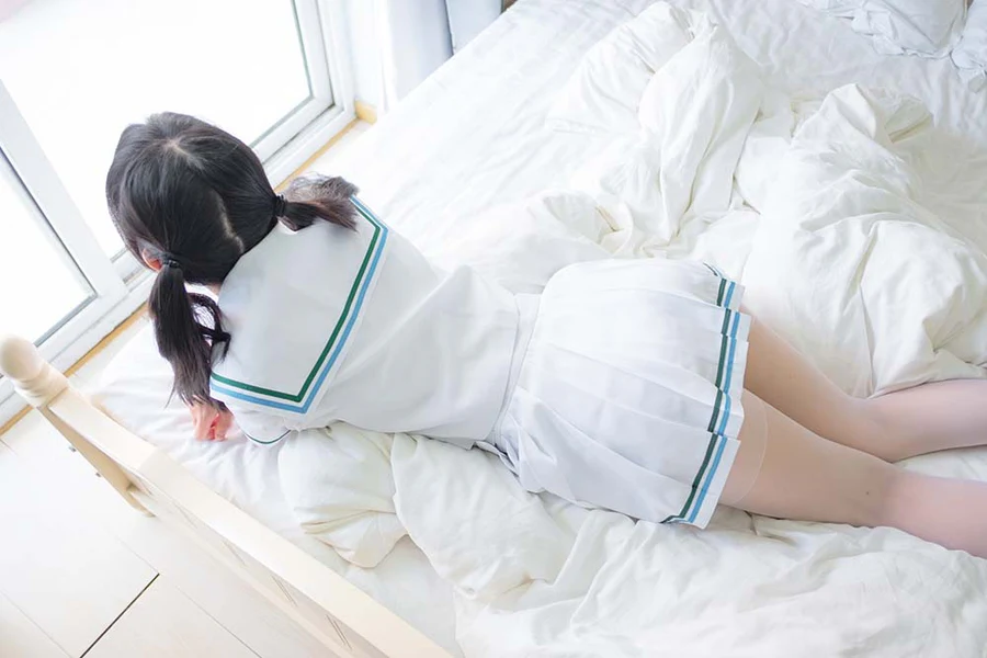阿诺不是施瓦辛戈 – 白色死库水JK Cosplay-第1张