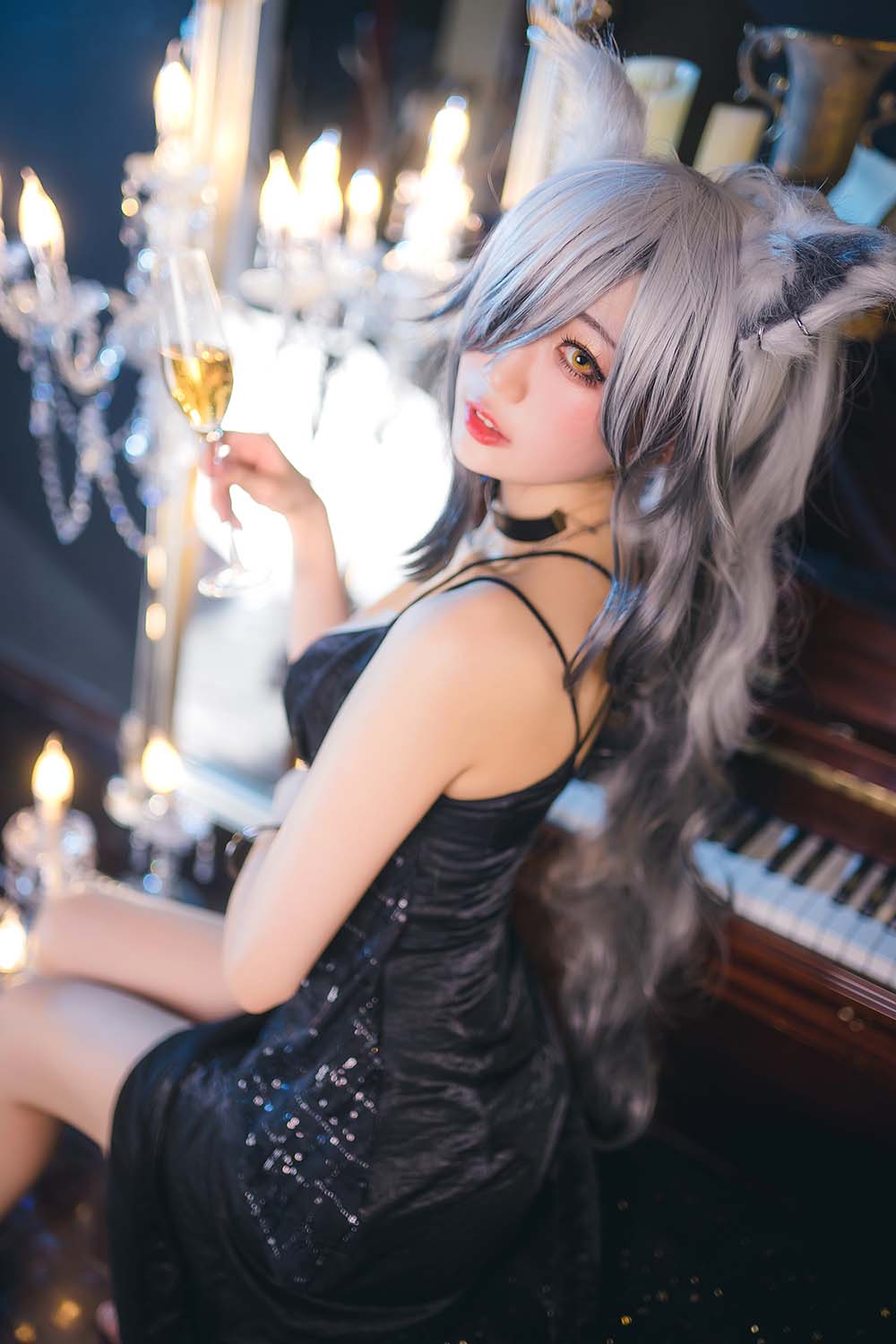 周叽是可爱兔兔 – 礼服 Cosplay-第1张