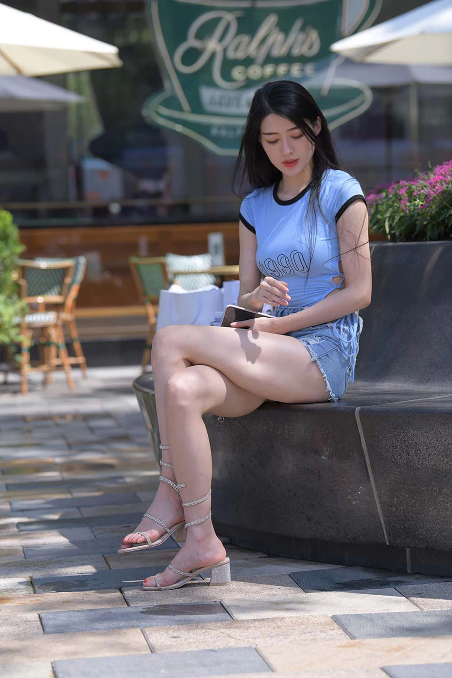 精选街拍作品 NO.1363 一只麋鹿摄影作品 – 蓝色牛仔热裤美女 街拍-第1张