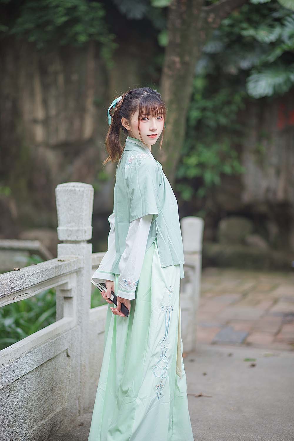 绮太郎Kitaro – 娉娉袅袅十三余，豆蔻年华二月初 Cosplay-第1张
