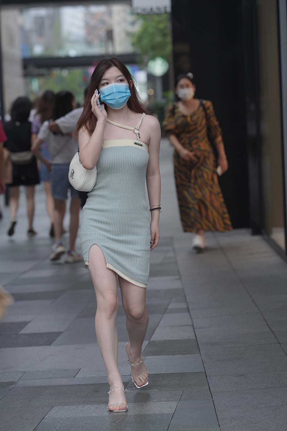 精选街拍作品 NO.1428 就喜欢这样白白净净的女生 街拍-第1张