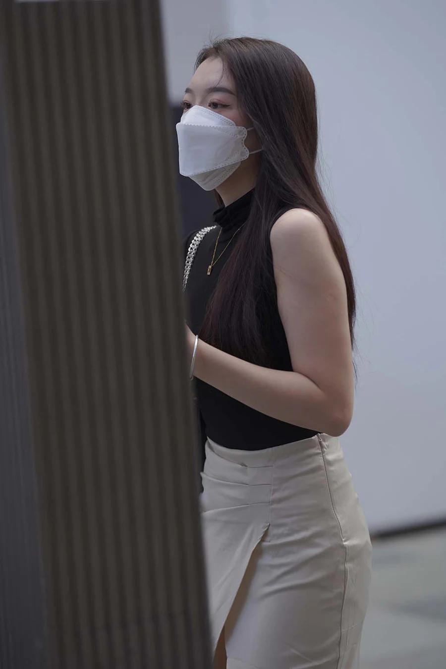精选街拍作品 NO.1672 裹身开衩美腿 街拍-第2张