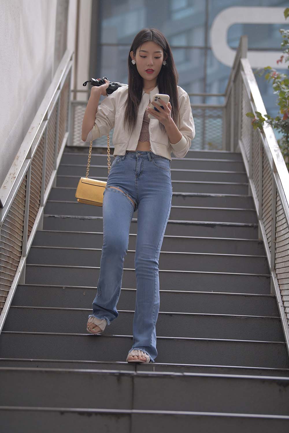 精选街拍作品 NO.1690 一始街拍作品 – 牛仔裤美女 街拍-第2张