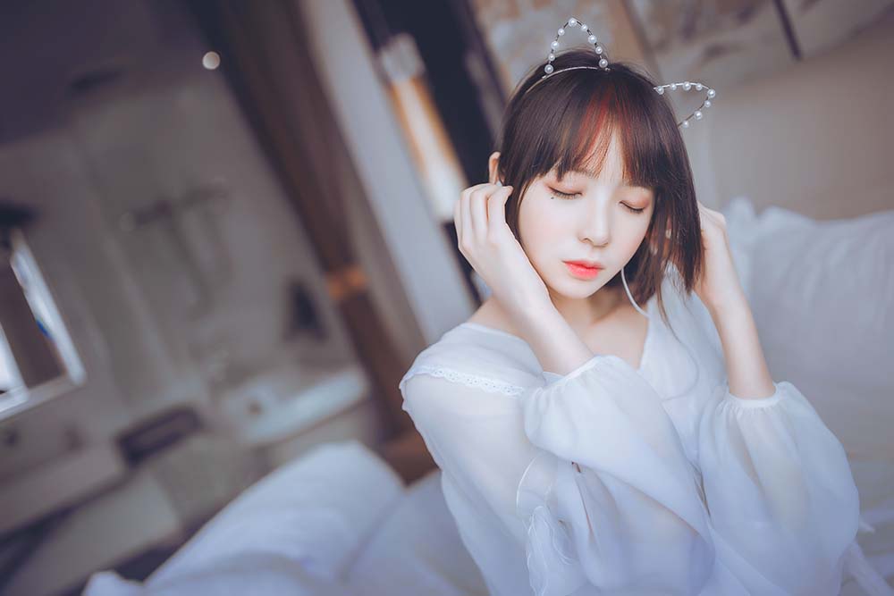 疯猫ss – 白色睡衣 Cosplay-第1张