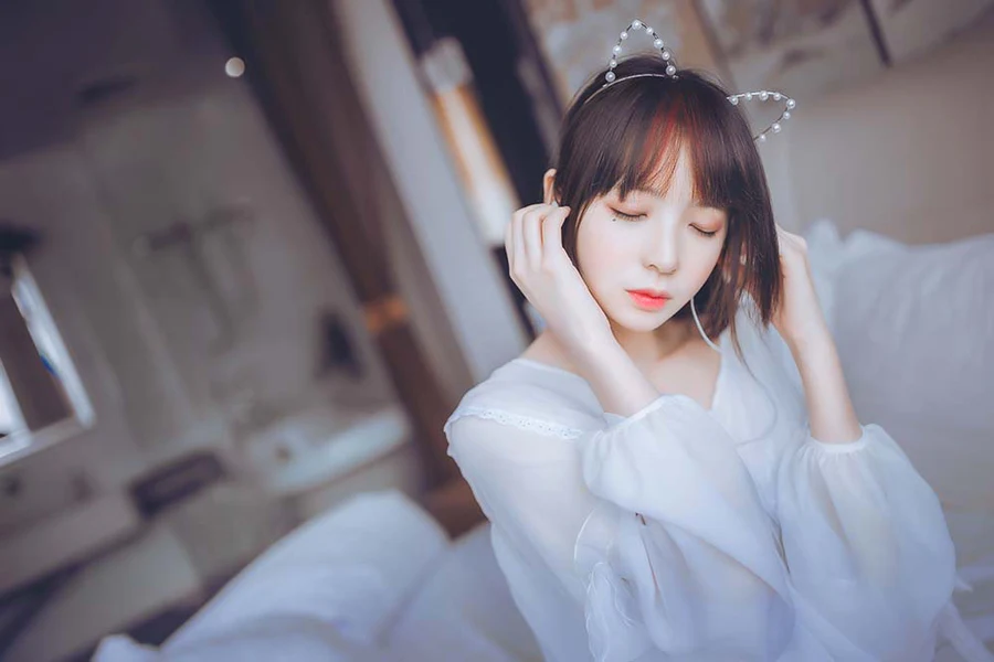 疯猫ss – 白色睡衣 Cosplay-第1张