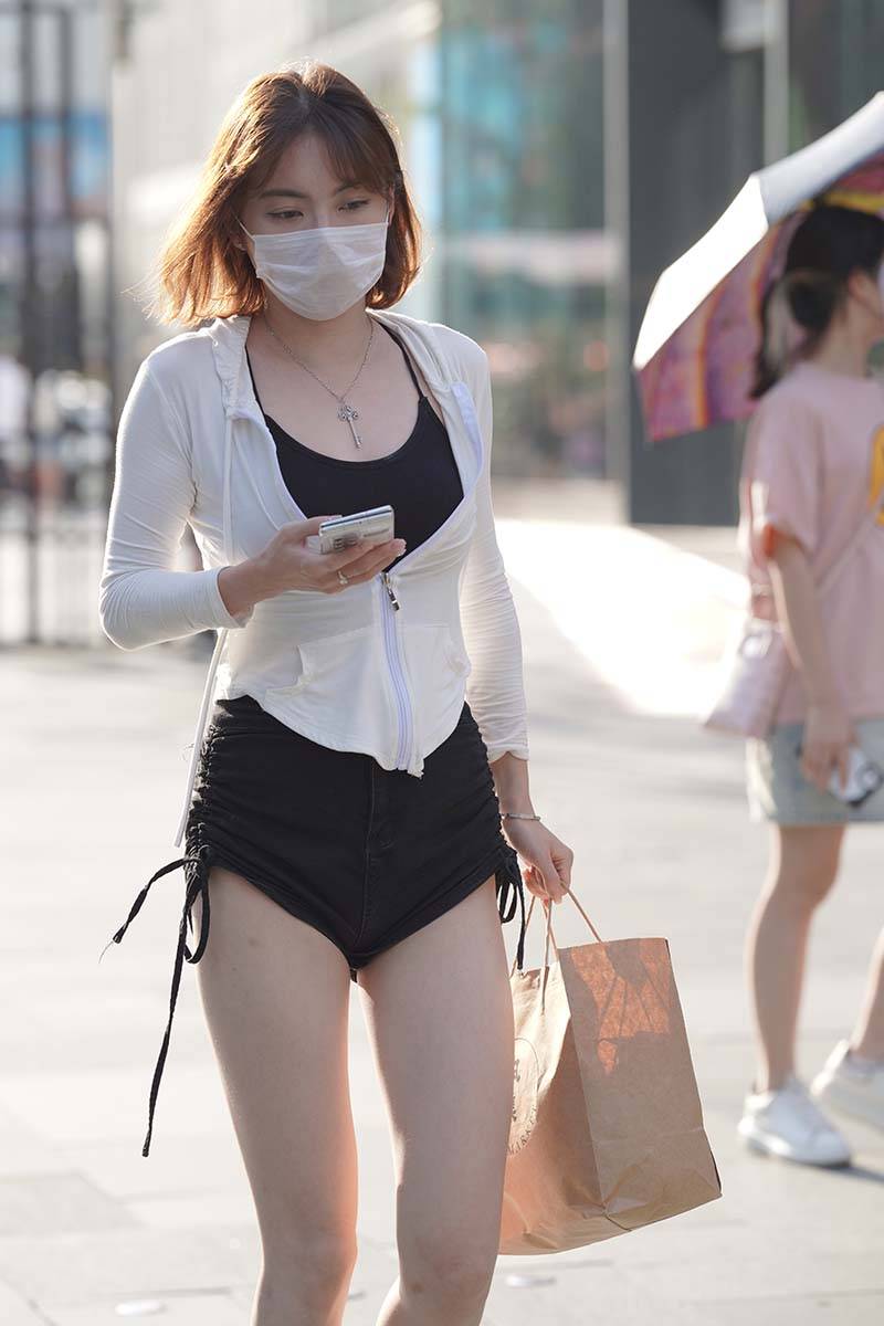 精选街拍作品 NO.1990 温婉黑白配 街拍-第1张