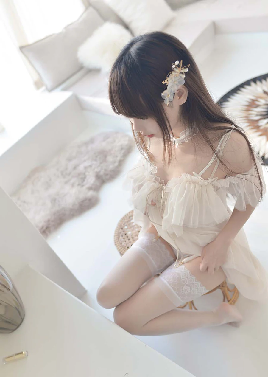 雪琪 – 白色内衣 Cosplay-第1张