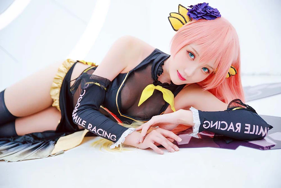 瓜希酱 – LUKA 赛车 Cosplay-第2张