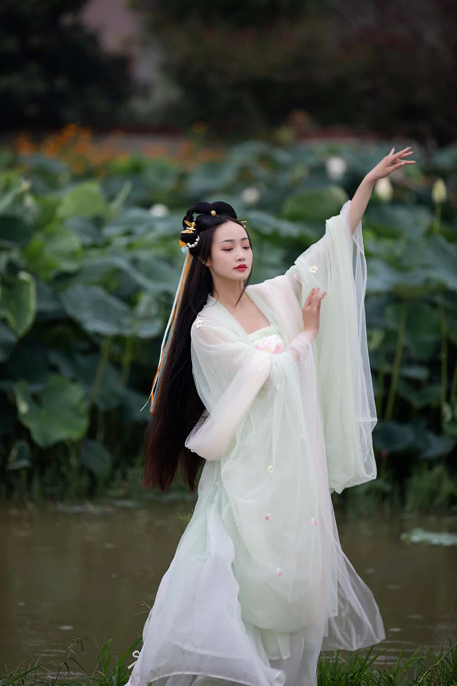 [YITUYU艺图语]2022.08.01 荷 凌子兮 YITUYU艺图语-第1张