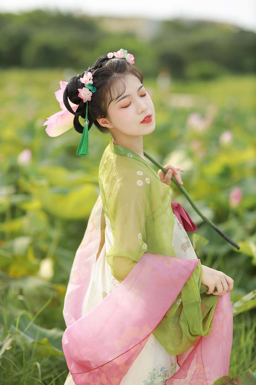 [YITUYU艺图语]2022.08.03 荷花少女 我超白_ YITUYU艺图语-第2张