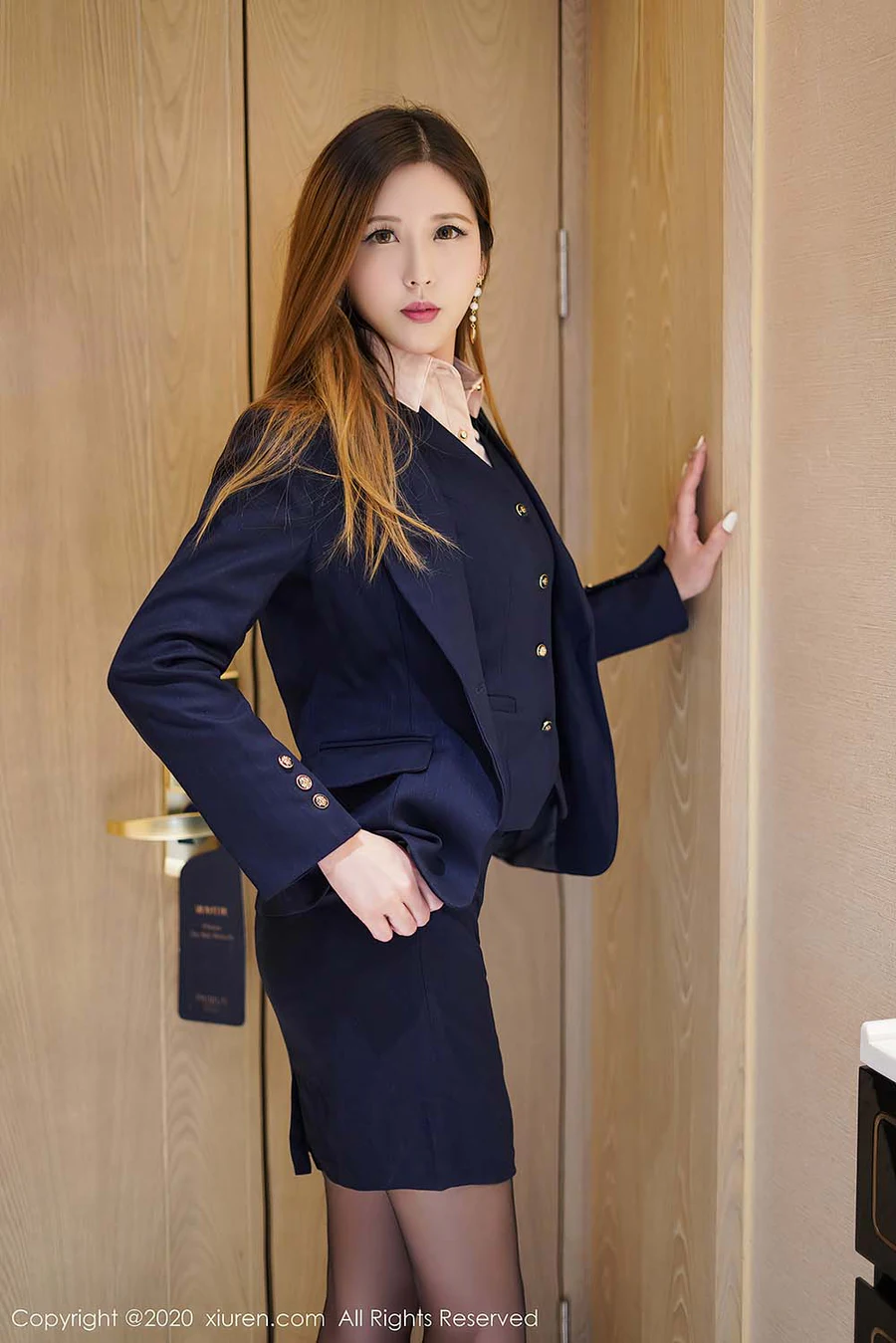 [Xiuren秀人网]XR20201214N02889 2020.12.14 NO.2889 lsabelle贵贵 Xiuren秀人网-第2张
