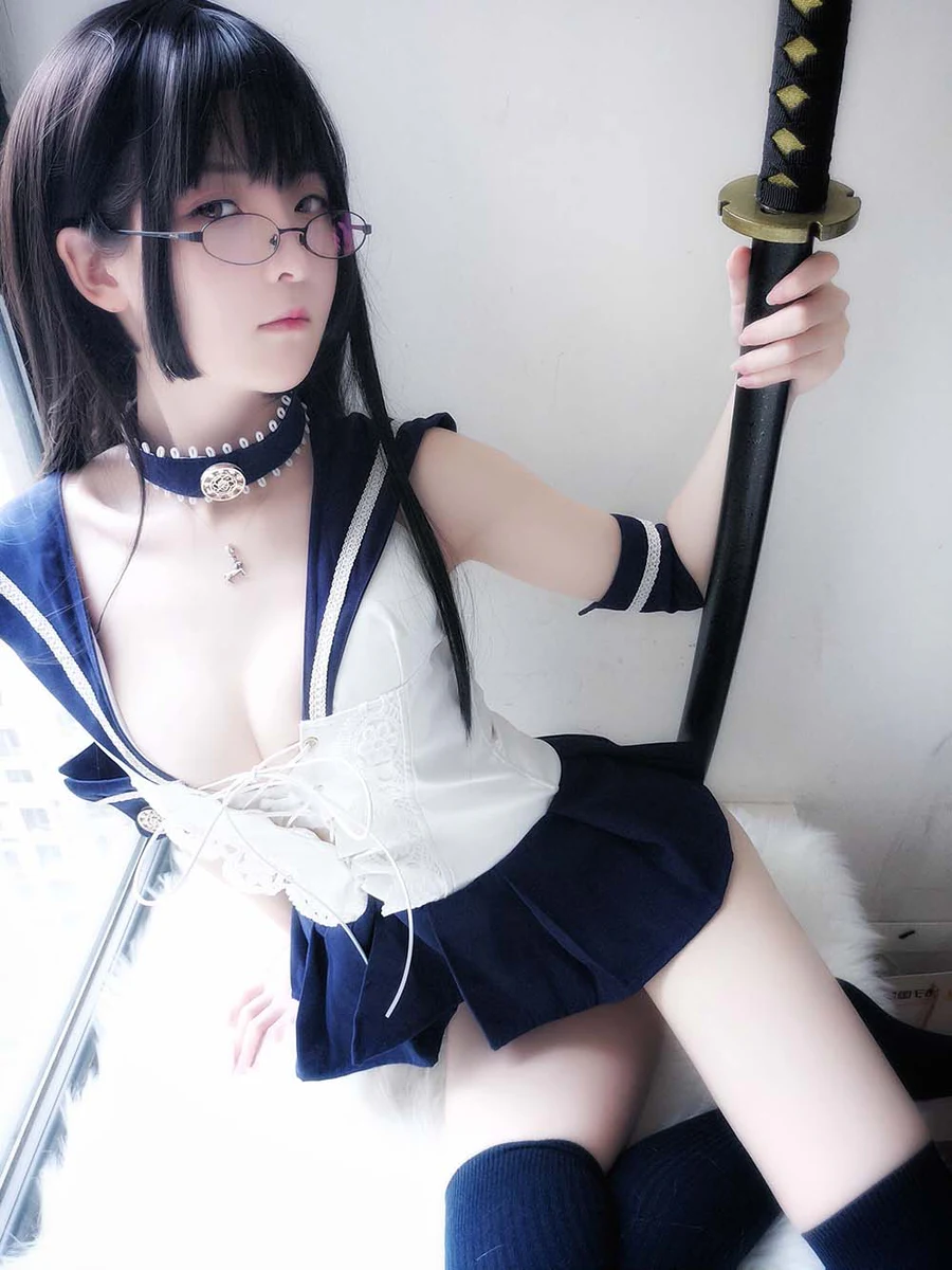 一小央泽 – 武士刀与水手服 Cosplay-第1张