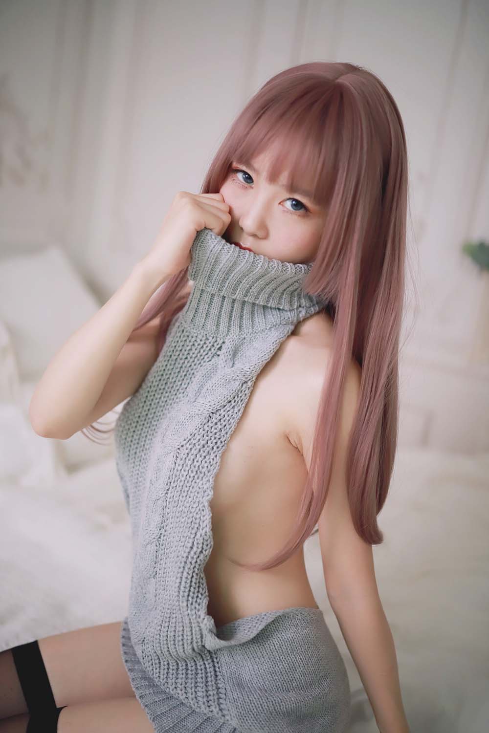 抖娘-利世 – 漏背毛衣 Cosplay-第1张