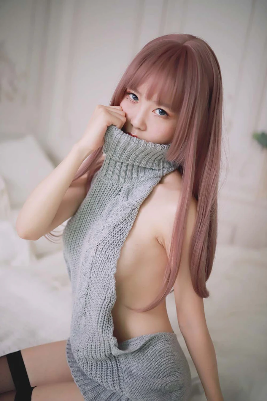 抖娘-利世 – 漏背毛衣 Cosplay-第1张