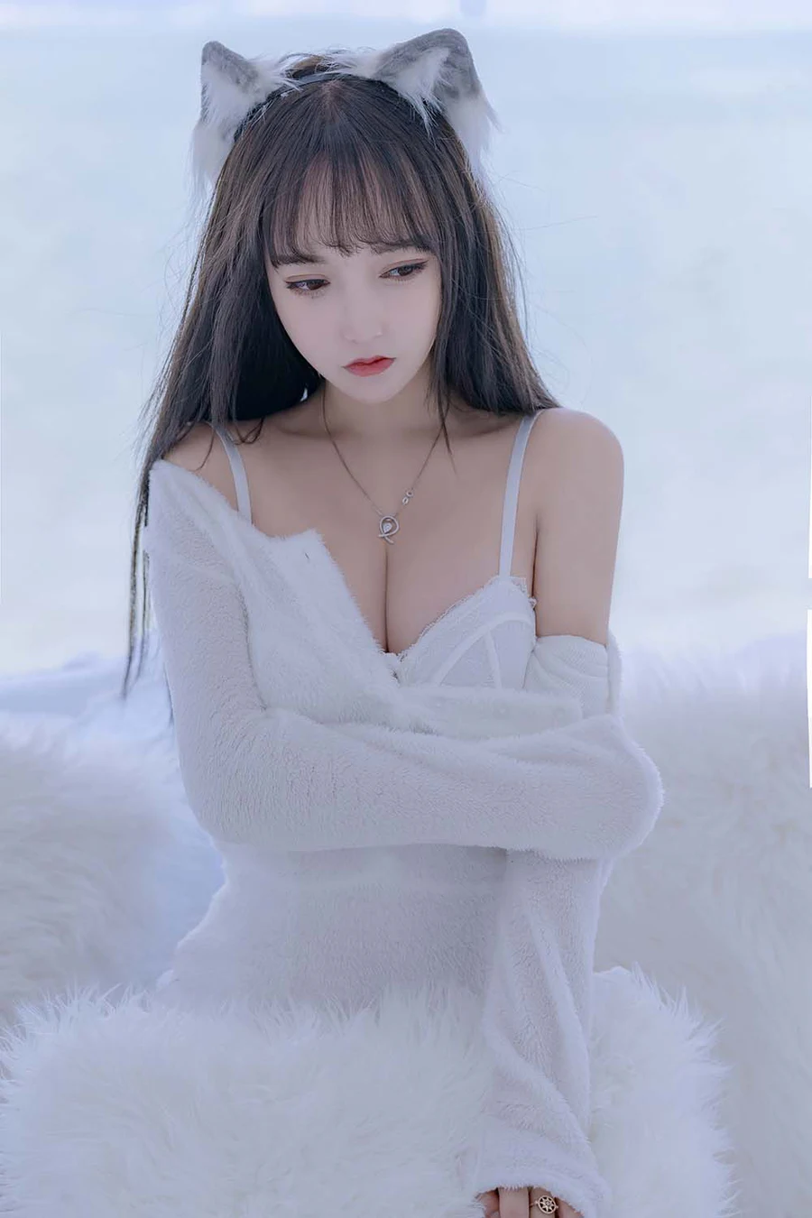 过期米线线喵 – 小白狼 Cosplay-第1张