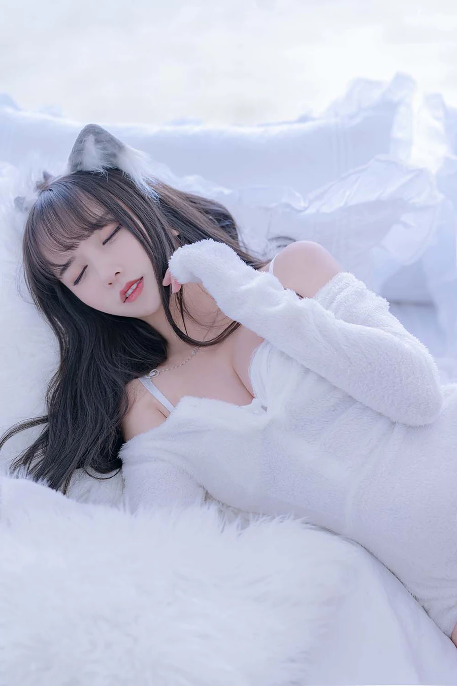 过期米线线喵 – 小白狼 Cosplay-第2张
