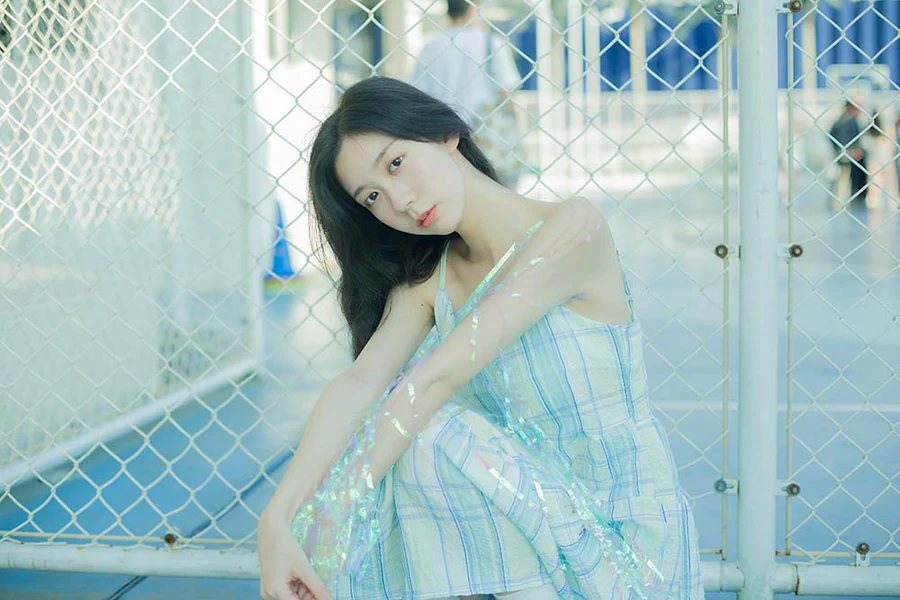 [YITUYU艺图语]2022.08.17 透明 饲猫少女- YITUYU艺图语-第1张