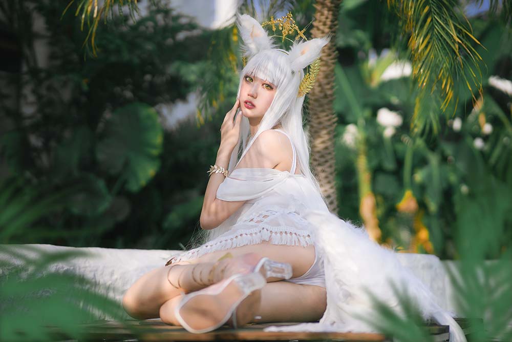 周叽是可爱兔兔 – 白金泳装 Cosplay-第1张