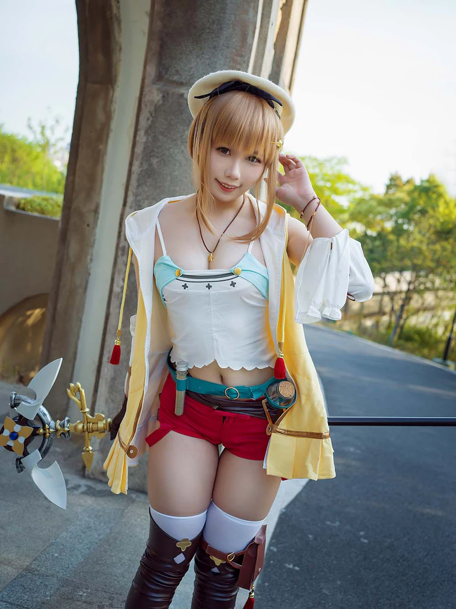 麻花麻花酱 – 莱莎 Cosplay-第1张