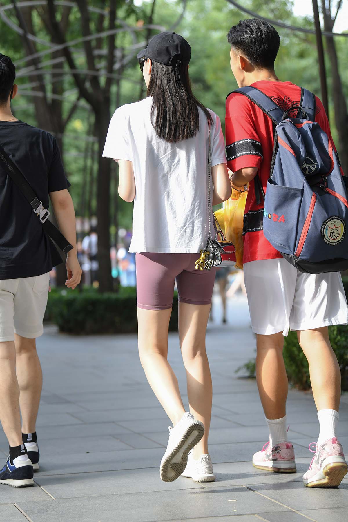 精选街拍作品 NO.2882 瑜伽短裤白T 街拍-第1张