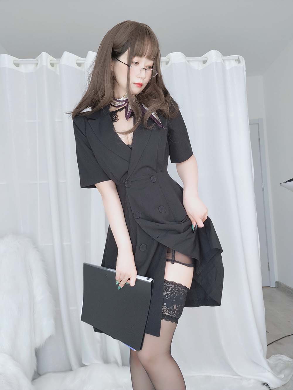 白银 – OL下的内衣 Cosplay-第1张