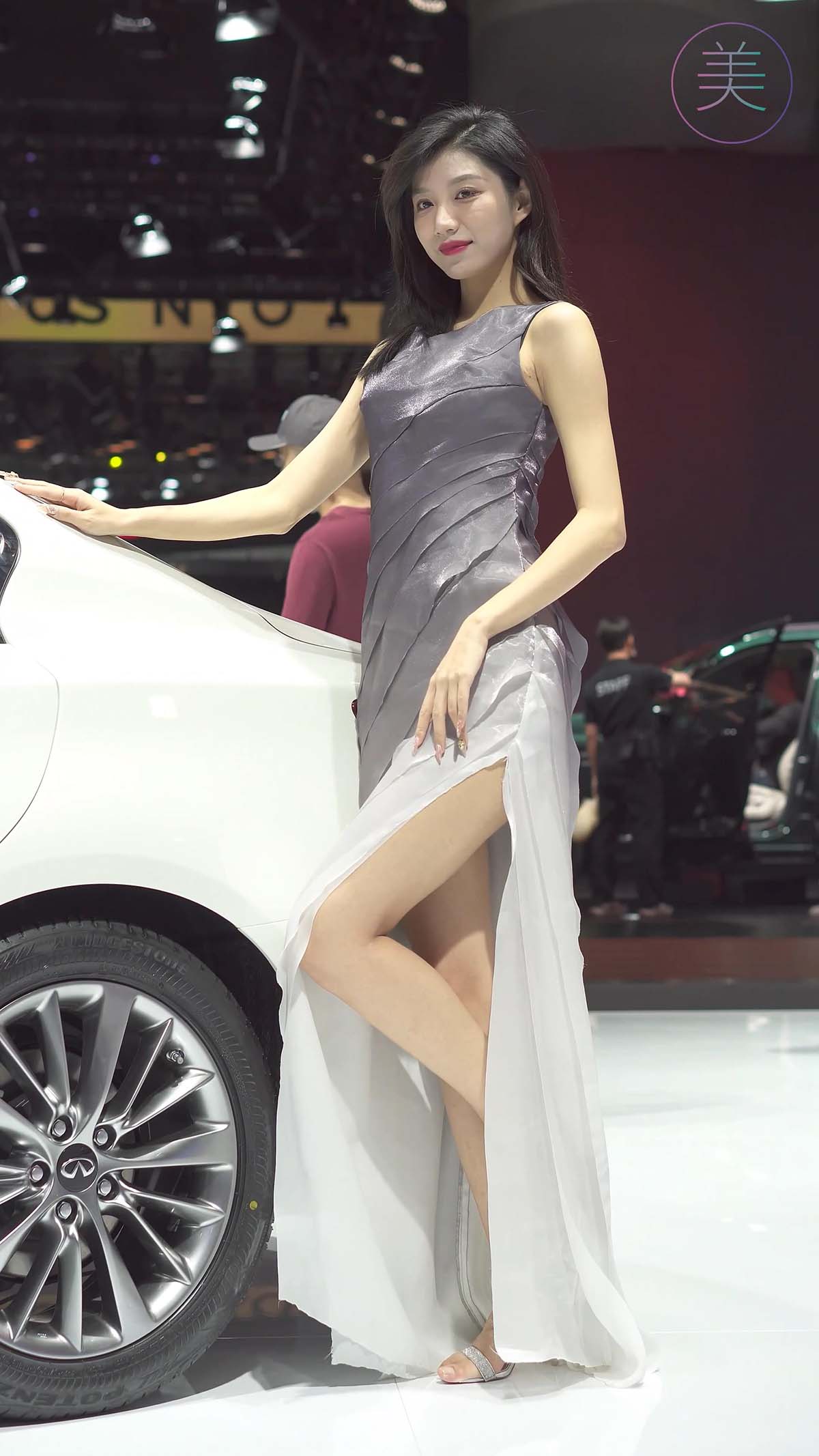 2021 广州车展 Racing Model INFINITI车模01 街拍-第1张
