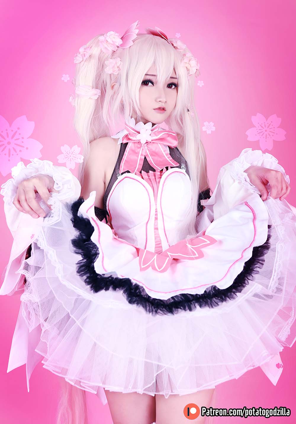 Potato Godzilla – Sakura Miku Cosplay-第1张
