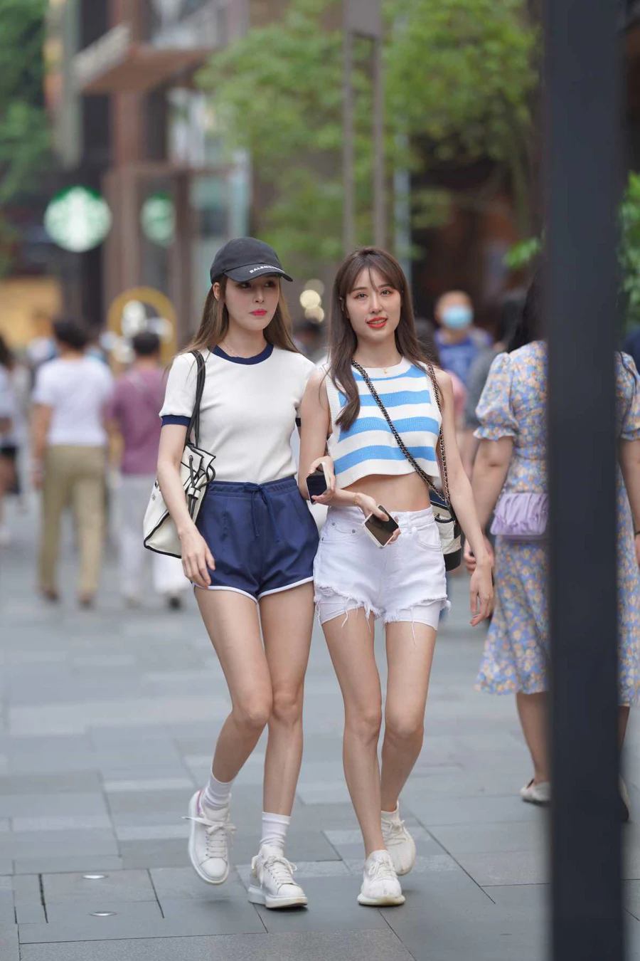精选街拍作品 NO.3130 青春靓丽闺蜜 街拍-第1张