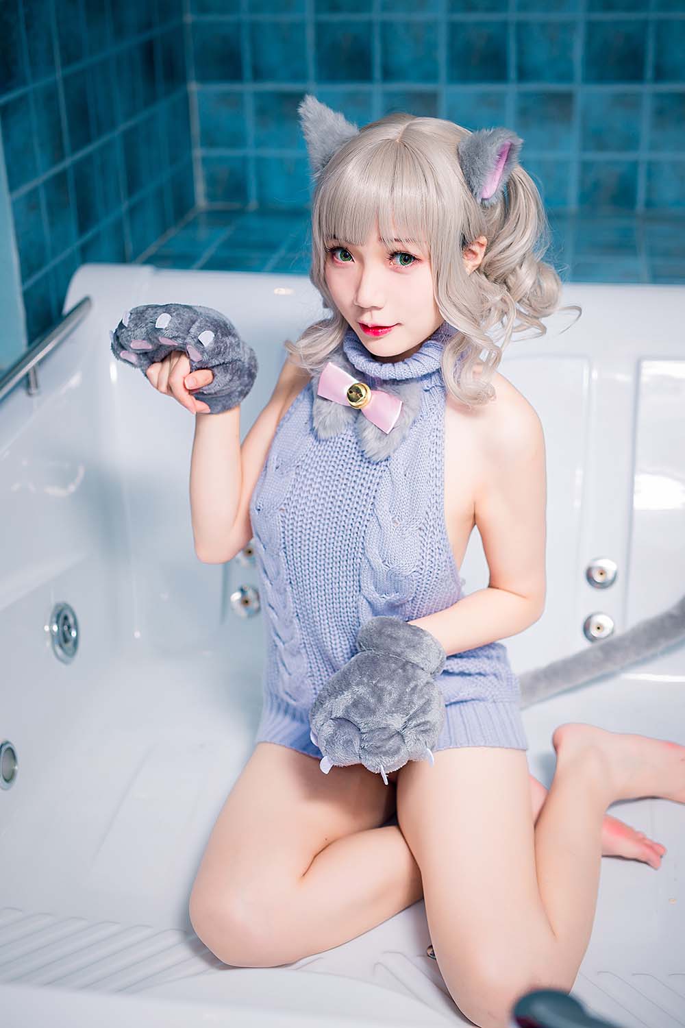 真央Mao – 露背毛衣 Cosplay-第1张