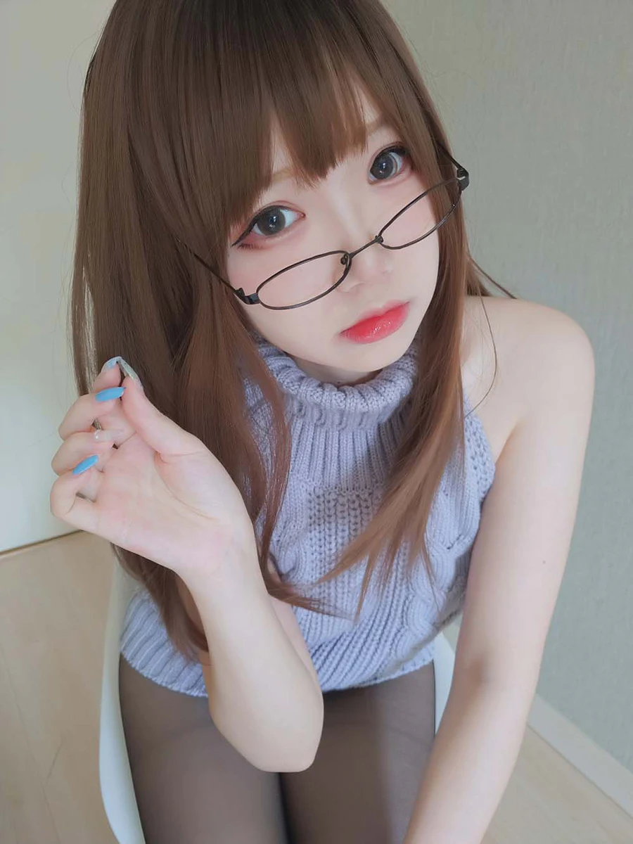 雪晴Astra – 黑丝漏背毛衣 Cosplay-第1张