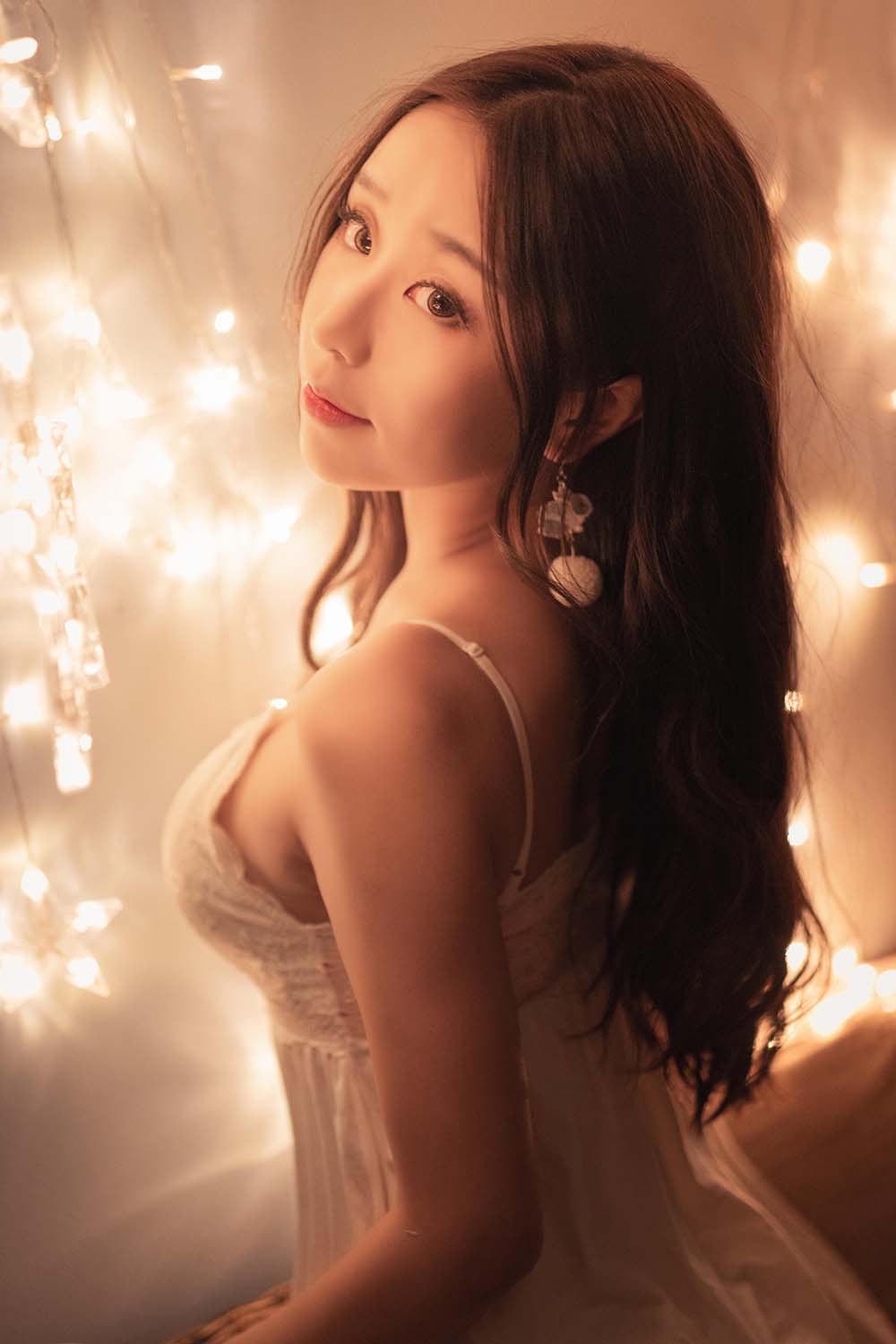 穆零Mu0 – 灯下睡衣 Cosplay-第1张