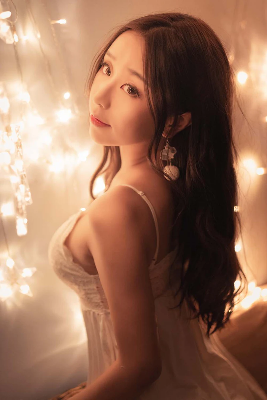 穆零Mu0 – 灯下睡衣 Cosplay-第1张