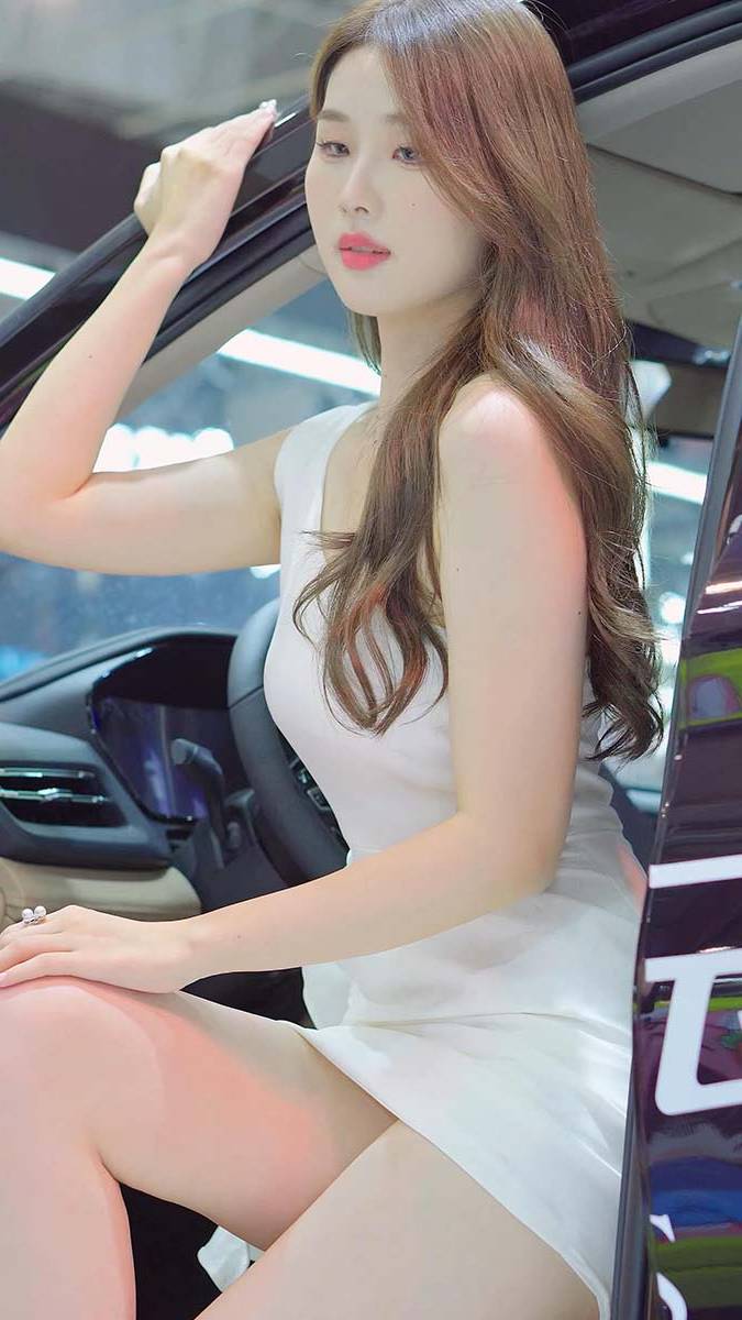 2023 东莞春季车展 Racing Model 五菱车模09 街拍-第1张