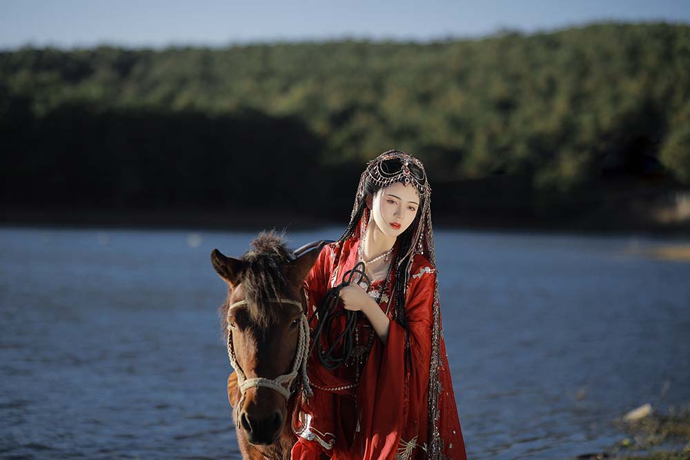 [YITUYU艺图语]2023.01.13 夕阳流火风舞沙，落日余晖映彩霞 吾岁 YITUYU艺图语-第2张