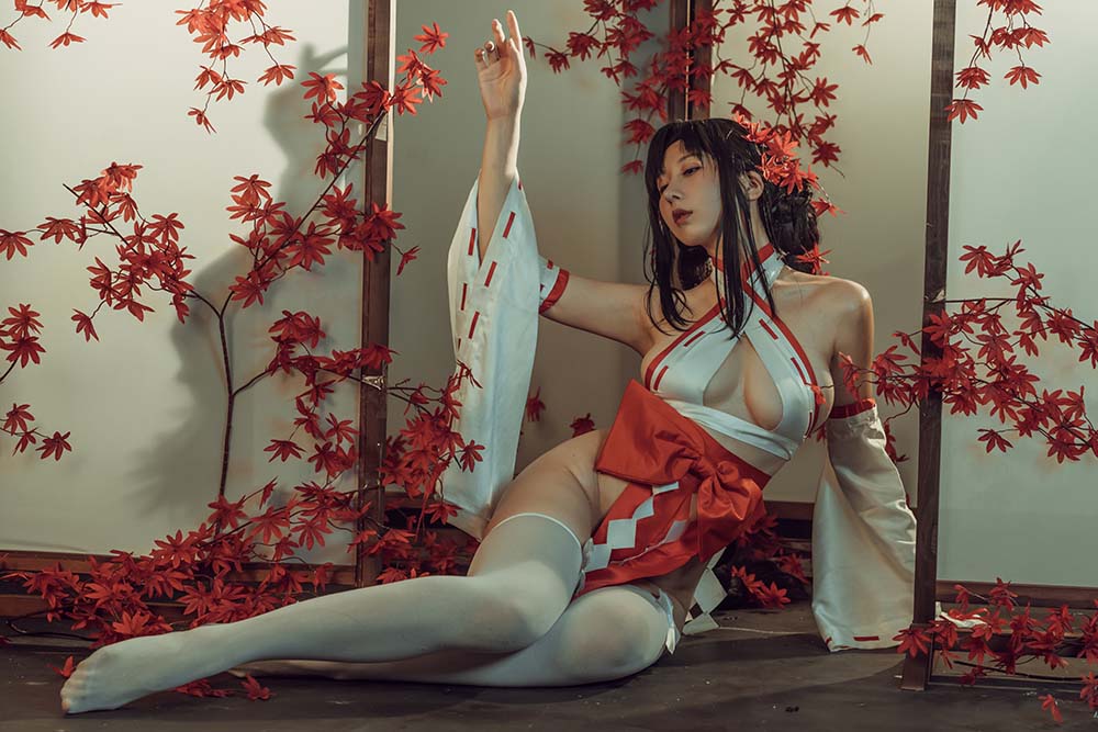 云溪溪 – 奶桃巫女 Cosplay-第1张