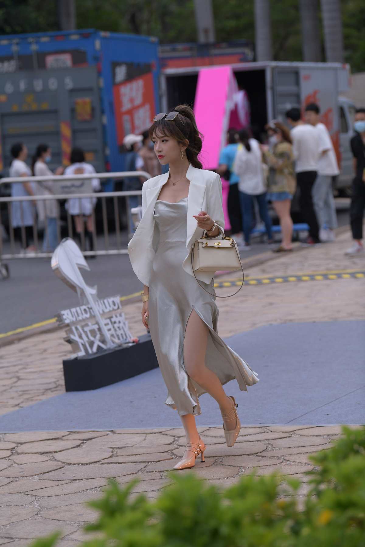 精选街拍作品 NO.3314 魅力丝质长裙 街拍-第1张