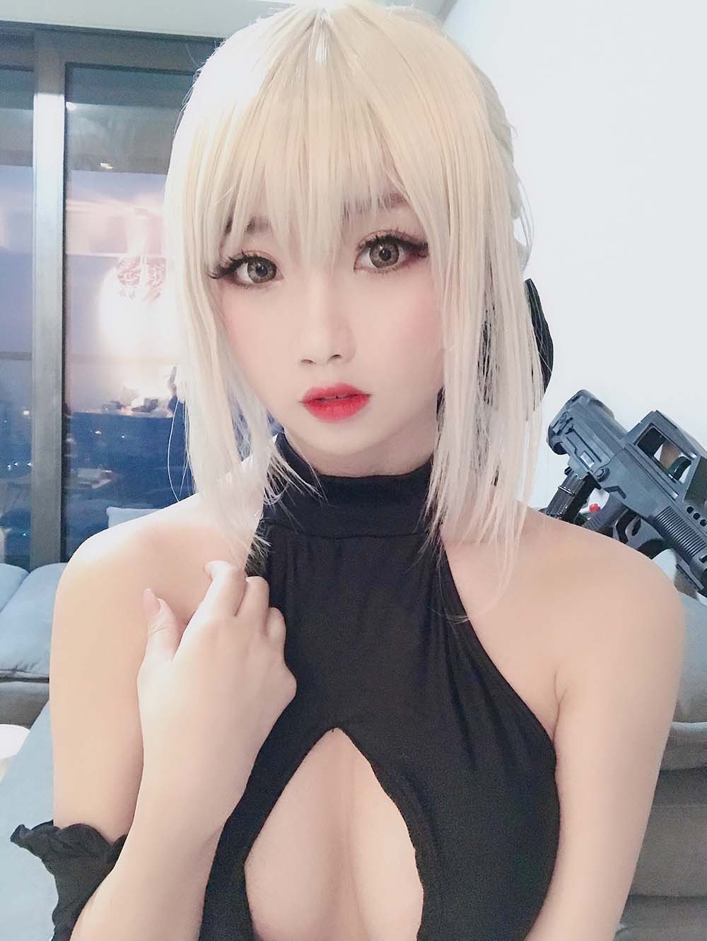鬼畜瑶在不在w – 黑呆泳装自拍 Cosplay-第1张