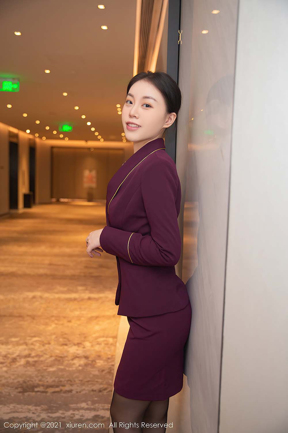 [Xiuren秀人网]2021.11.09 NO.4191 空姐制服主题系列 一颗甜蛋黄a Xiuren秀人网-第1张