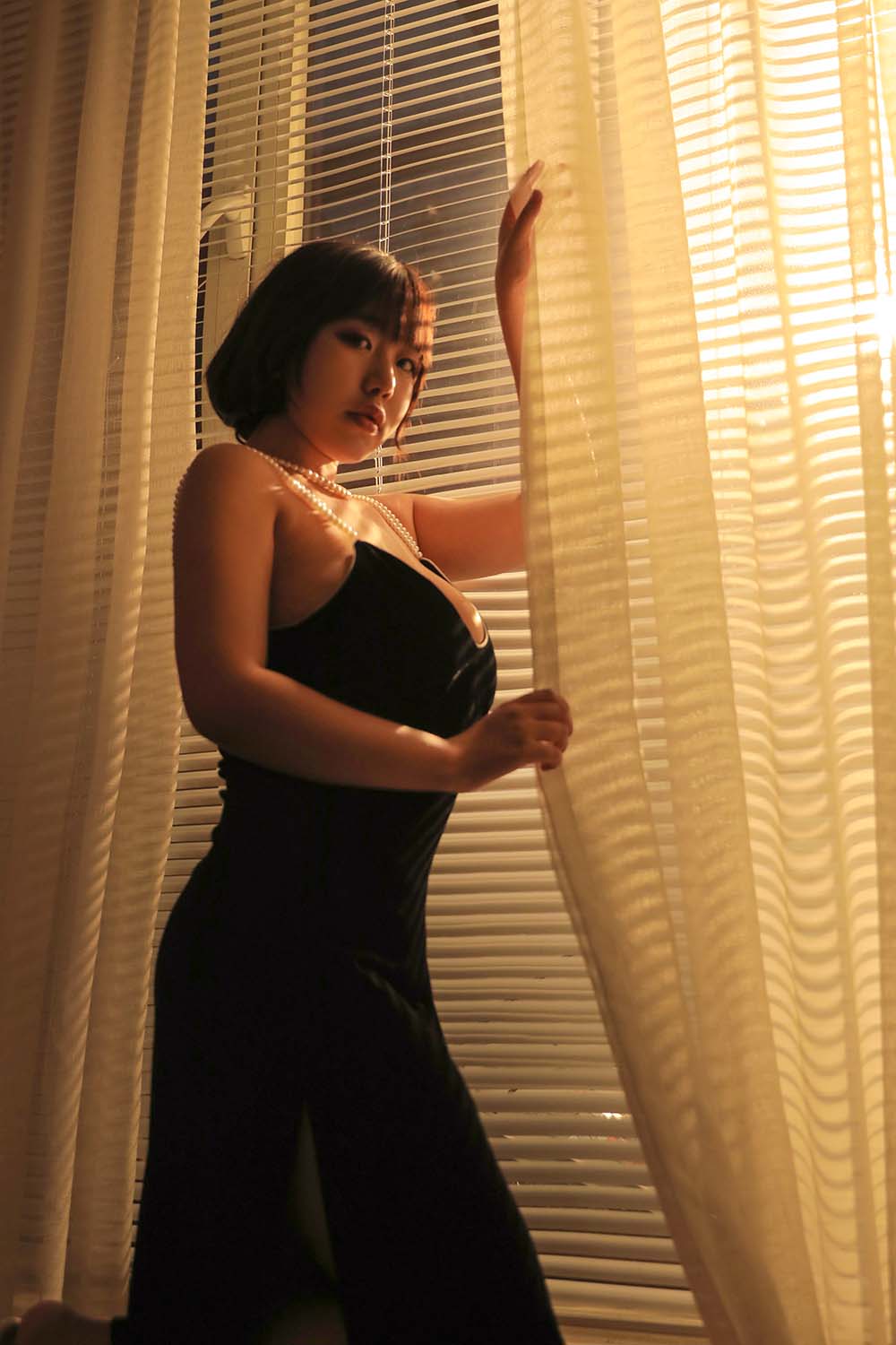 穆零Mu0 – 港风黑色小吊带 Cosplay-第1张