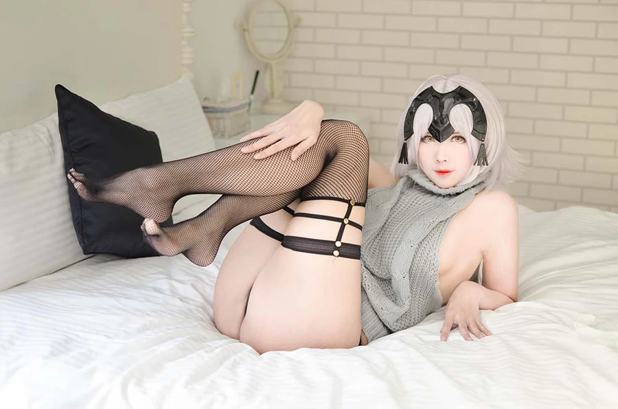 Coser萱-KaYa – 露背毛衣 Cosplay-第2张