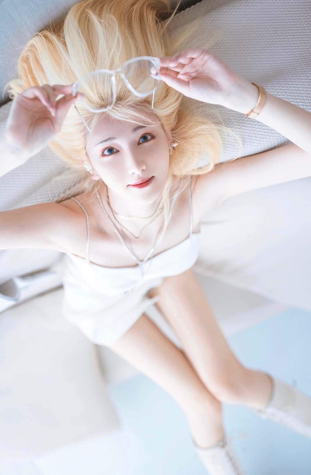 南桃Momoko – 白色制服 Cosplay-第2张