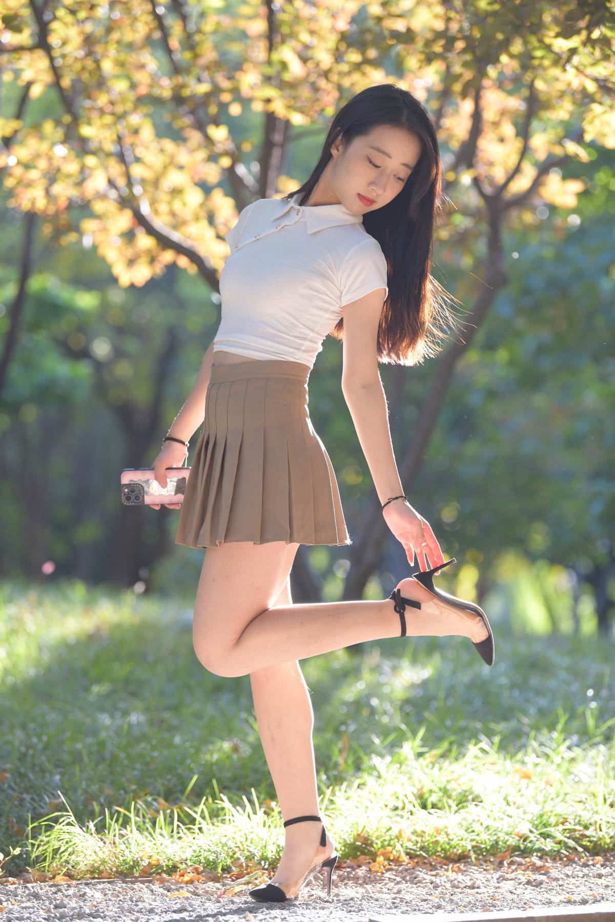 精选街拍作品 NO.3600 一始街拍作品 – 咖裙丝袜美女 街拍-第1张