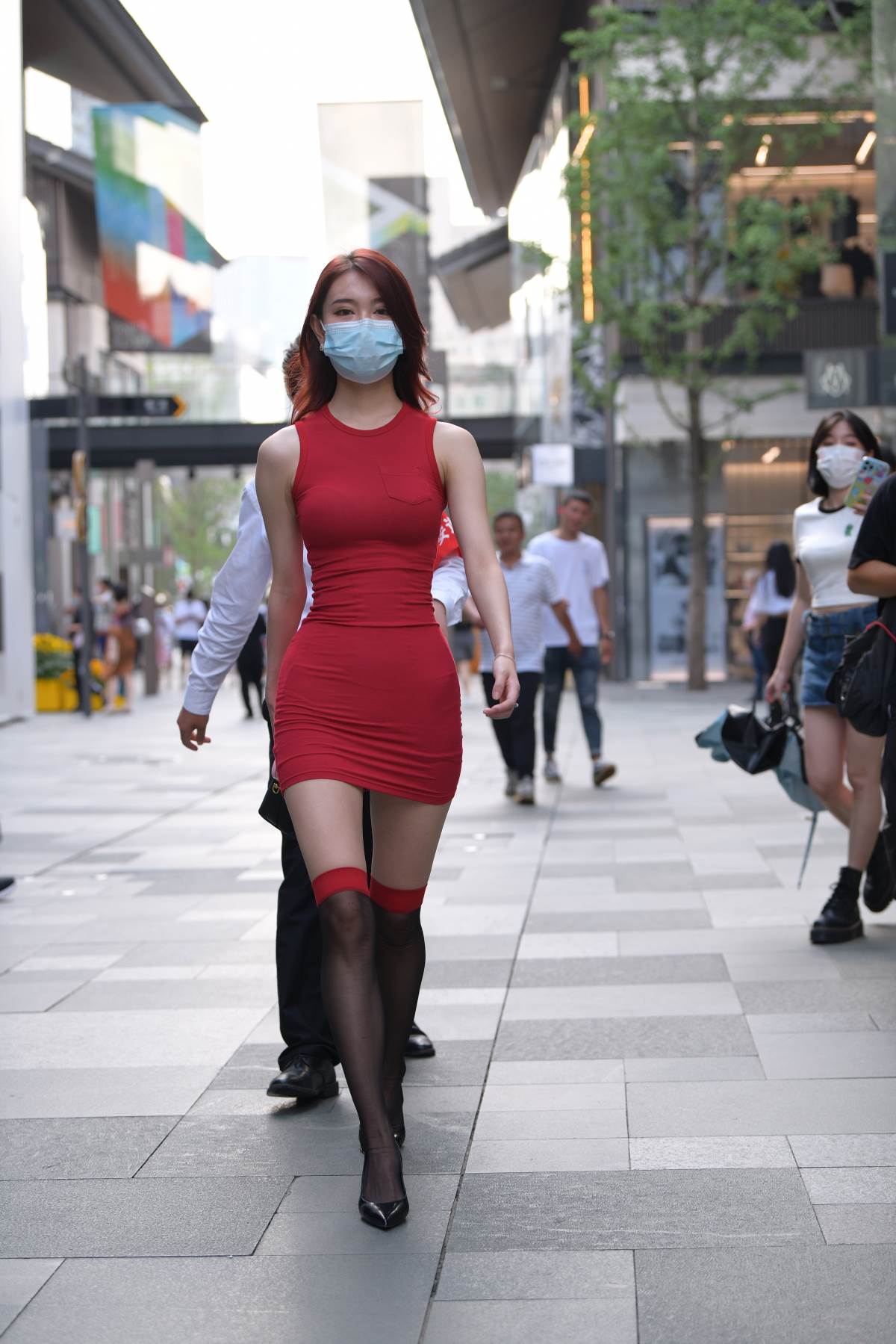 精选街拍作品 NO.3599 时尚红色连衣裙 街拍-第1张