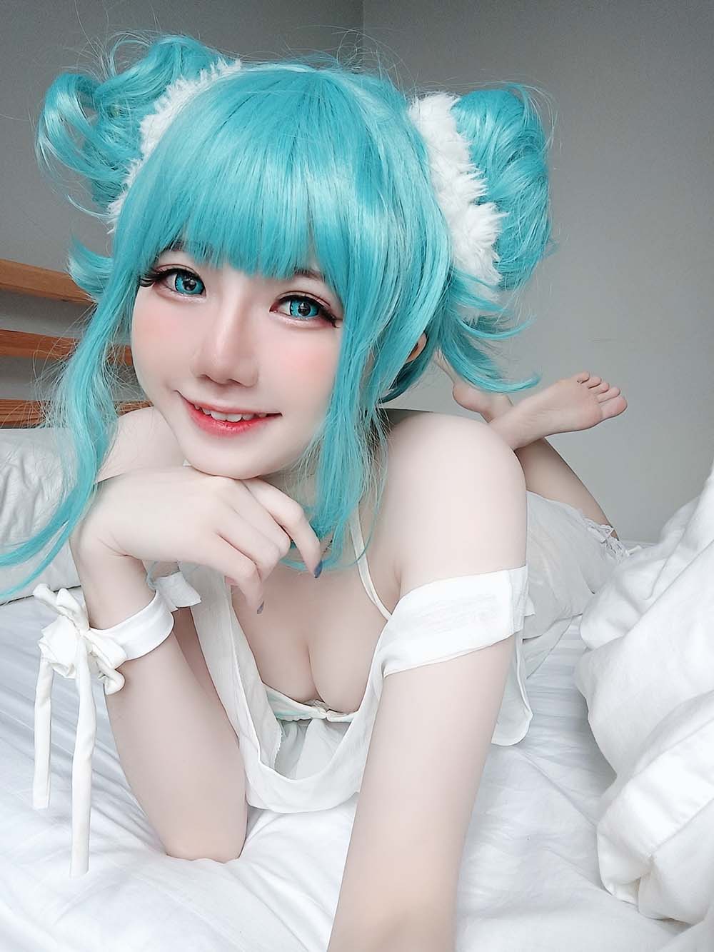 Sally Dorasnow – Miku Bikini Cosplay-第2张